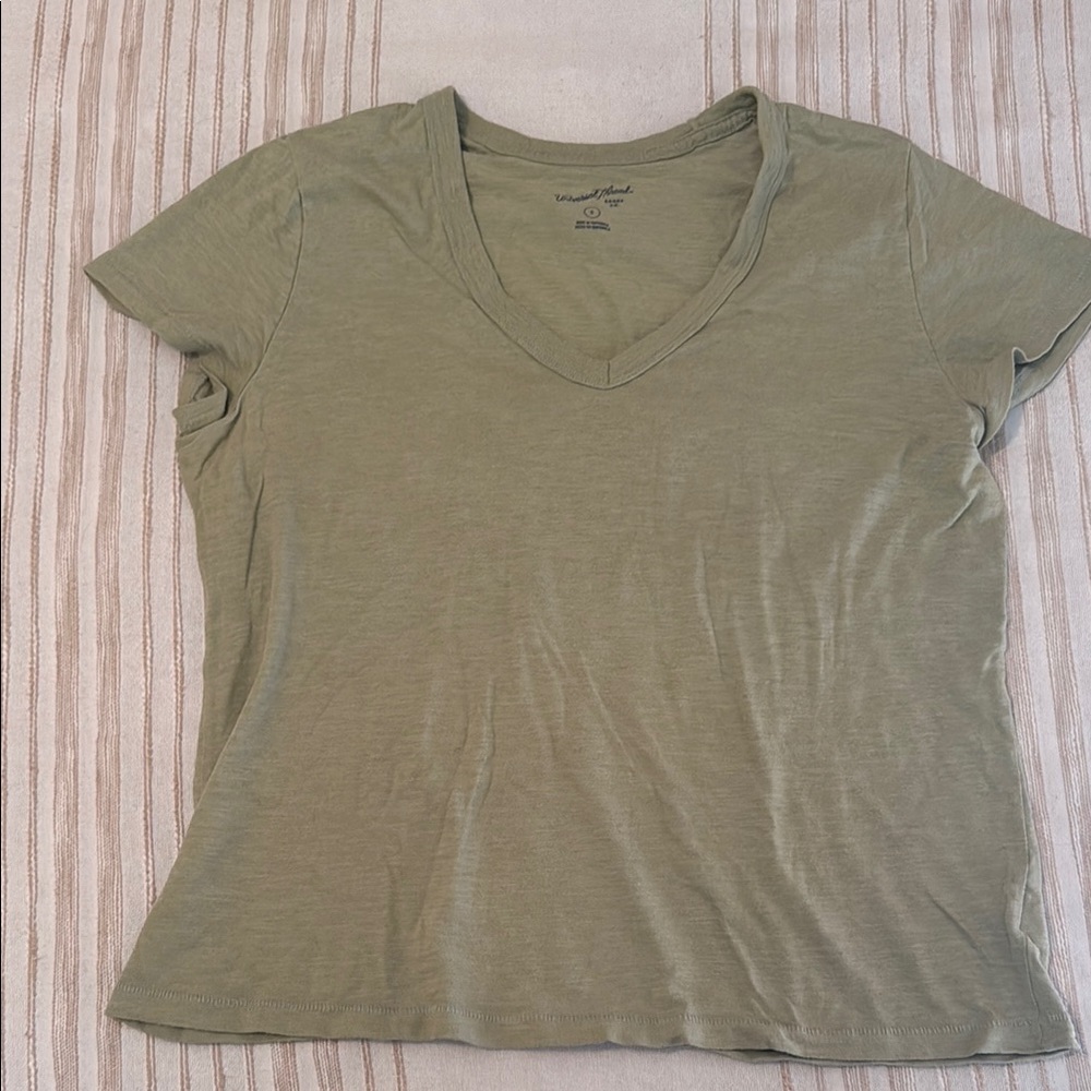 Universal Thread Olive Women's V-Neck Tee